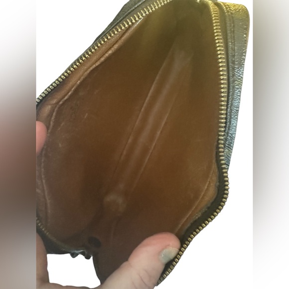 LOUIS VUITTON Marly Dragonne leather clutch bag - Picture 8 of 9